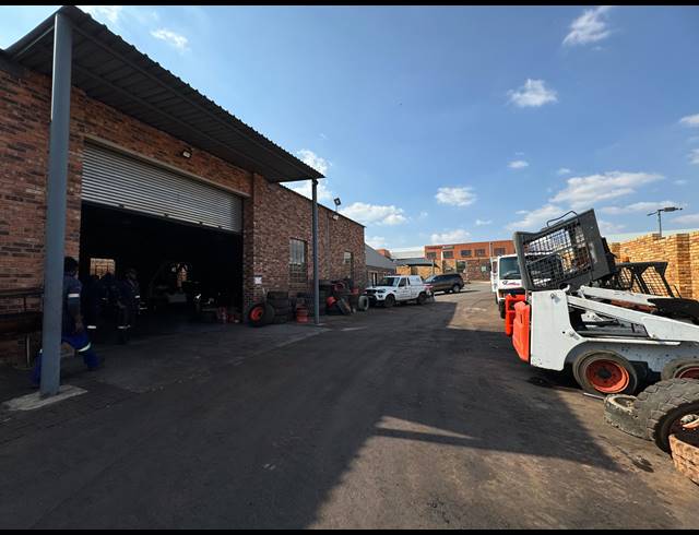 684M² WAREHOUSE FOR SALE IN STORMILL